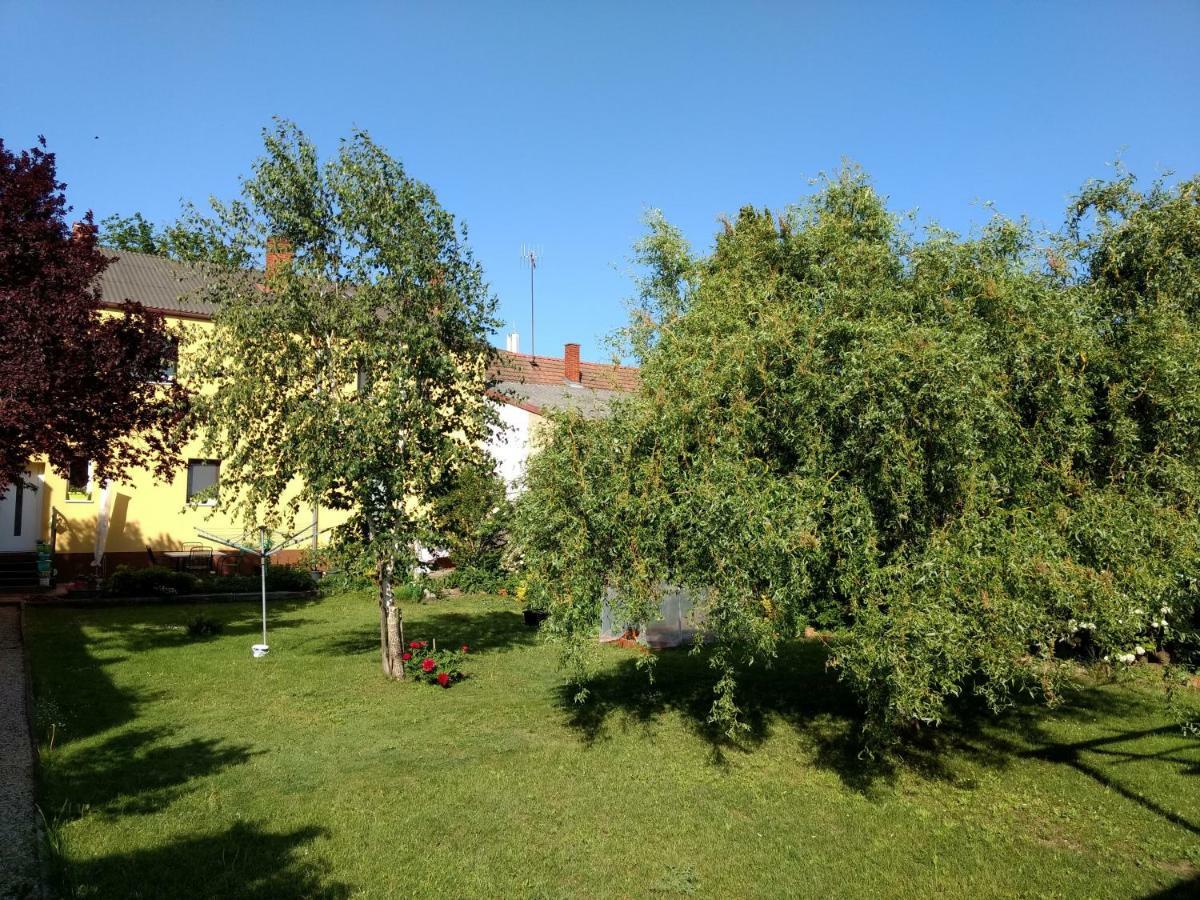 Paradies Fuer Zwei Frauenkirchen Bagian luar foto